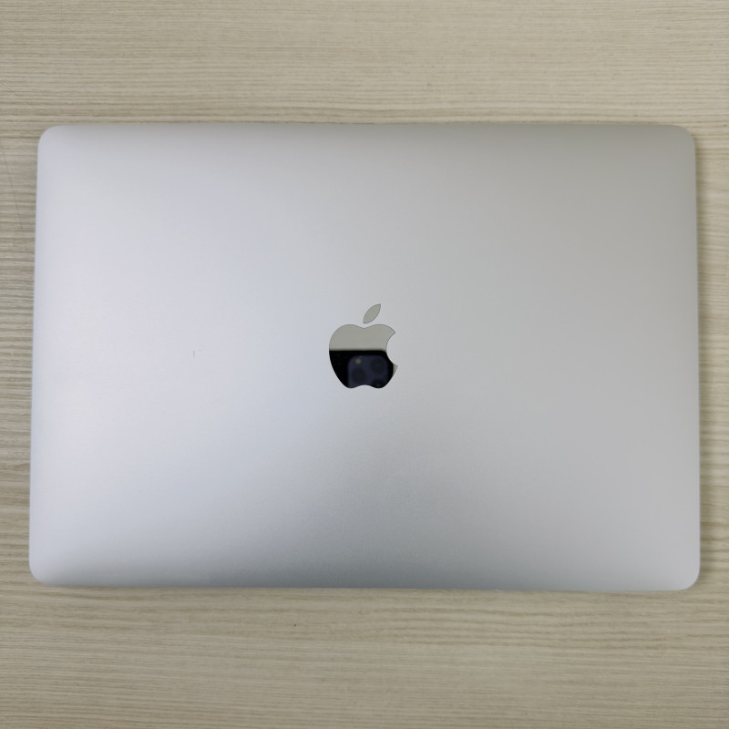MacBook Air 2020 Silver i5 1.1ghz 8/256 MacBook Air 2020 Silver i5 1.1ghz 8/256